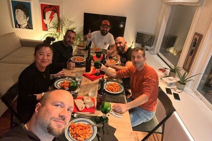 Authentiek Italiaans diner in Cozy Canal Home in Amsterdam