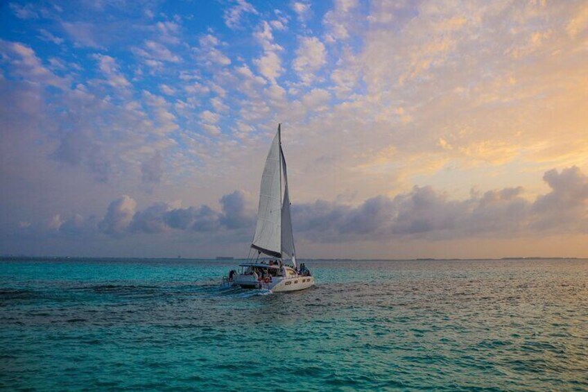 Half Day Sunset Luxury Sailing in Tulum with open bar