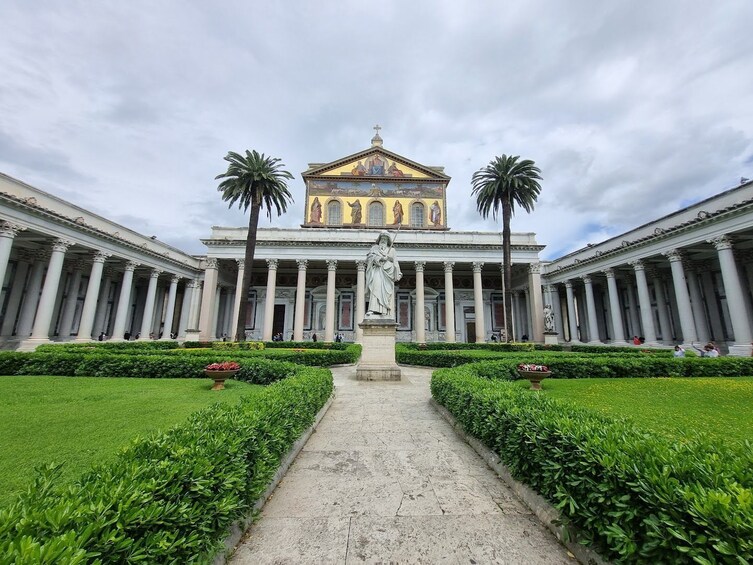 Rome: Walking City Tour & Catacombs of Saint Callixtus Entry Ticket