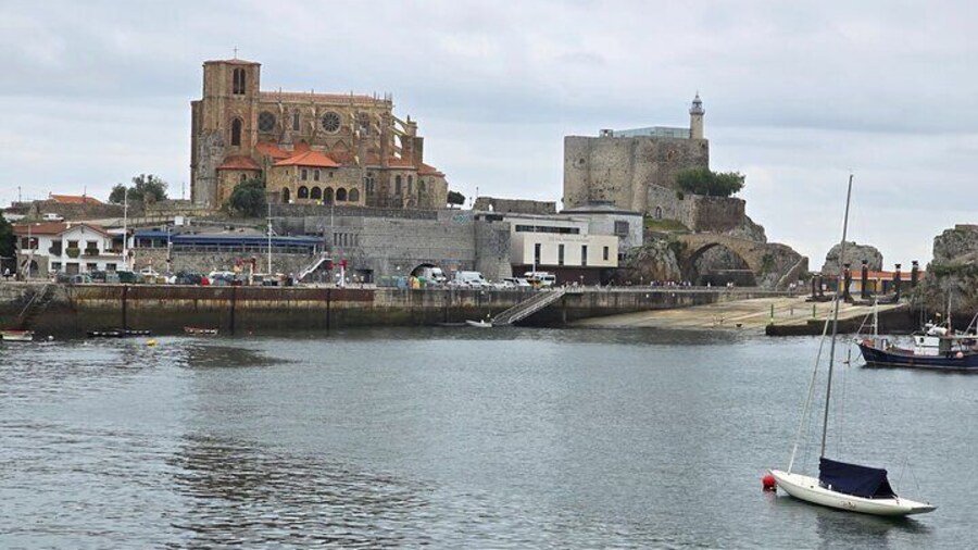 Private Tour of Castro Urdiales with Face-to-Face Guide