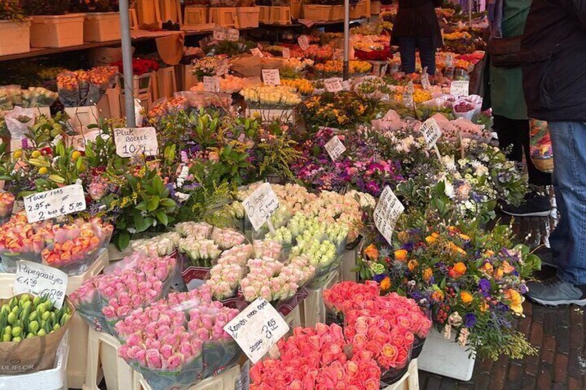 Haarlem Grote Markt is where we will meet first and buy flowers from!