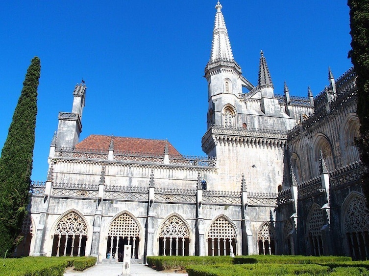 Batalha Highlights Tour with Batalha Monastery Ticket