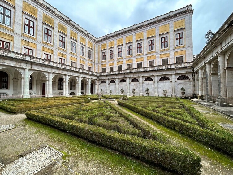 Historic and Natural Wonders of Mafra with Entry to the National Palace