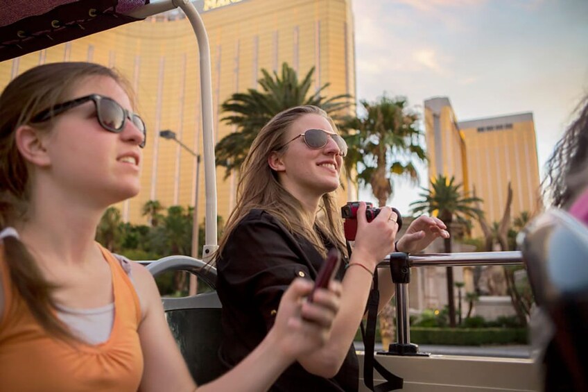 Las Vegas: Hop-On Hop-Off Bus Tour with Night Tour Option