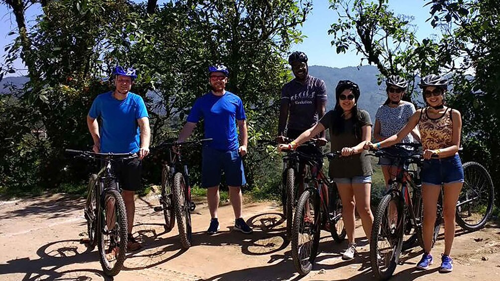 Picture 2 for Activity Cali: Tour the mountain range on a mountain bike