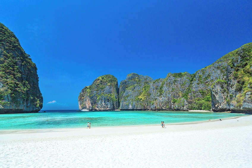 Explore Phi Phi and Khai Island by catamaran speedboat