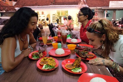 Aventure de la cuisine de rue locale en petit groupe à Bali