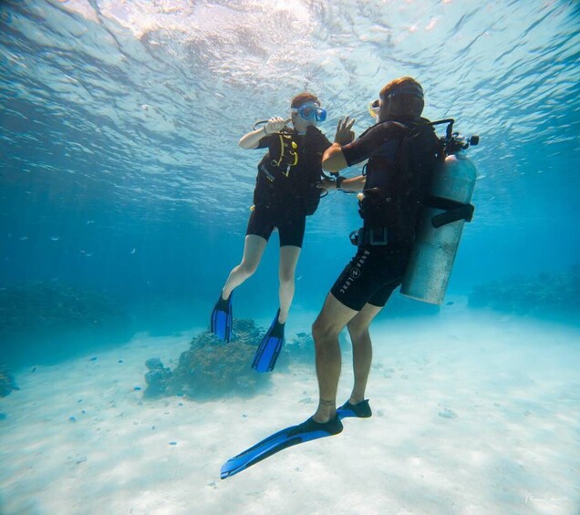 Bora Bora: Introductory Scuba Diving Lesson