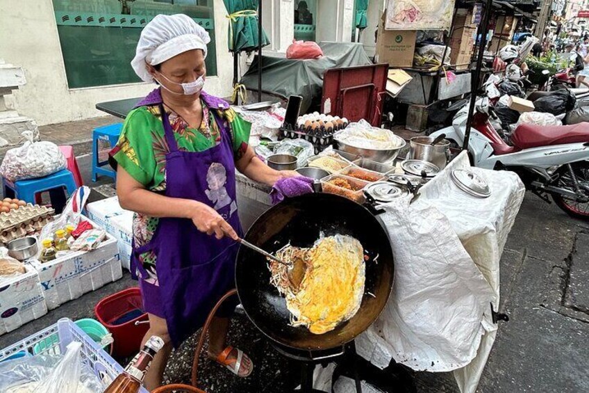 Chinatown Street Food Small Group Tour in Bangkok