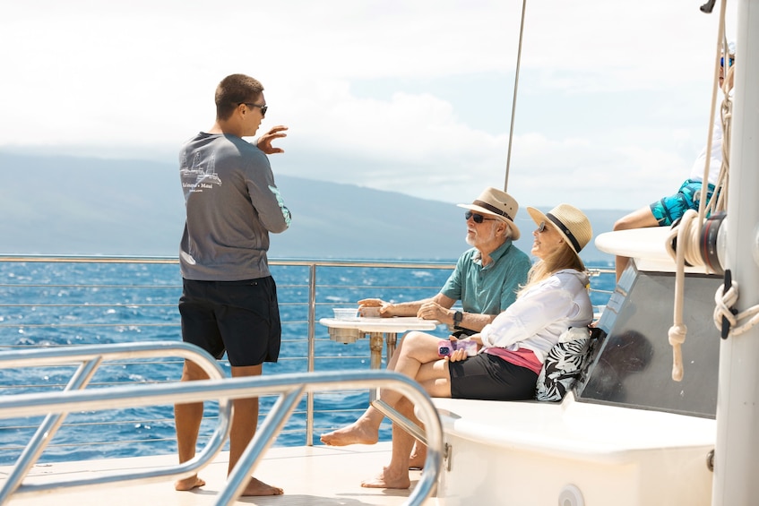 Ka'anapali: Discount Whale Watch - Beach Loading Catamaran