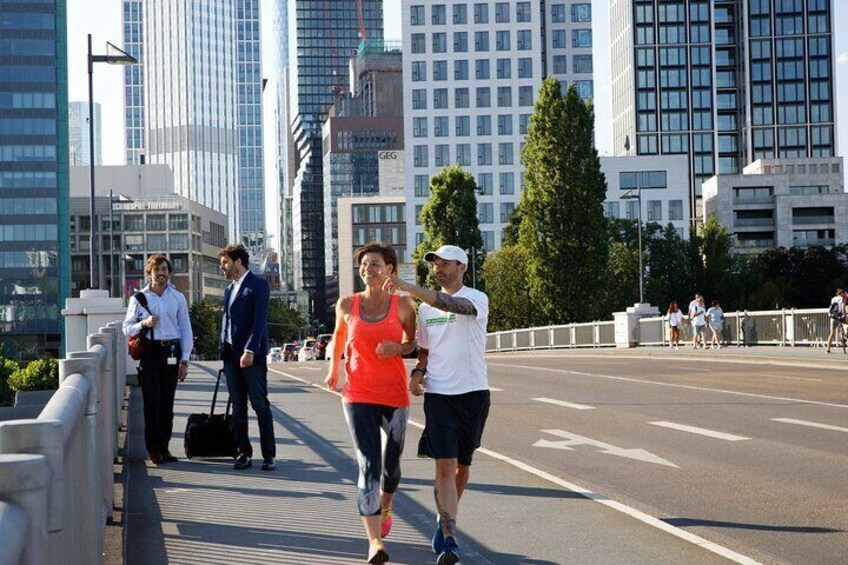 Private guided sightjogging tour through Frankfurt