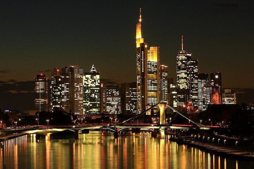 Private guided sightjogging tour through Frankfurt