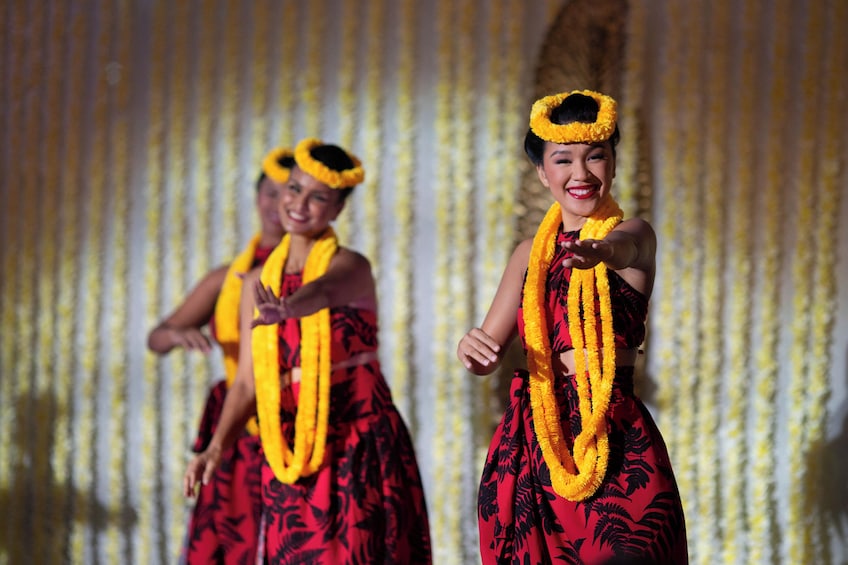 Na Lei Aloha Luau and Hula Show