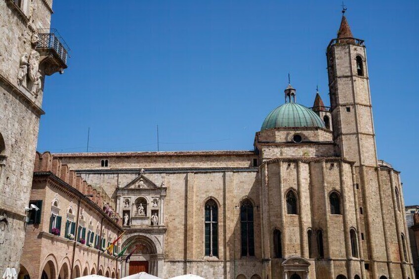 Kid-Friendly Ascoli Highlights Private Guided Tour for Families