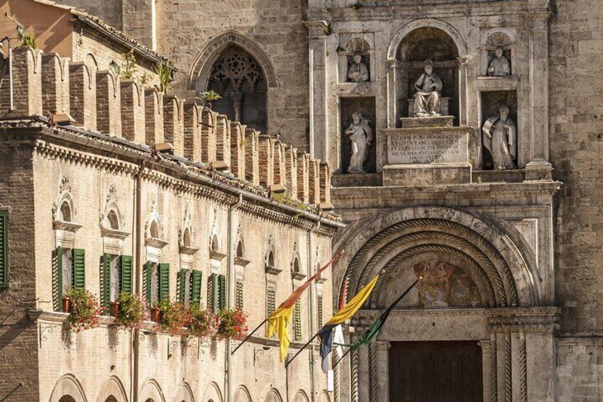 Kid-Friendly Ascoli Highlights Private Guided Tour for Families