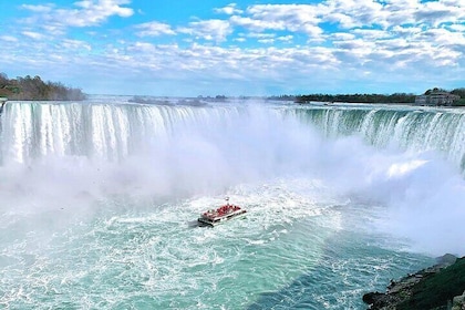 Toronto: Niagara Falls Private Tour with Free Ice Cream and Wine