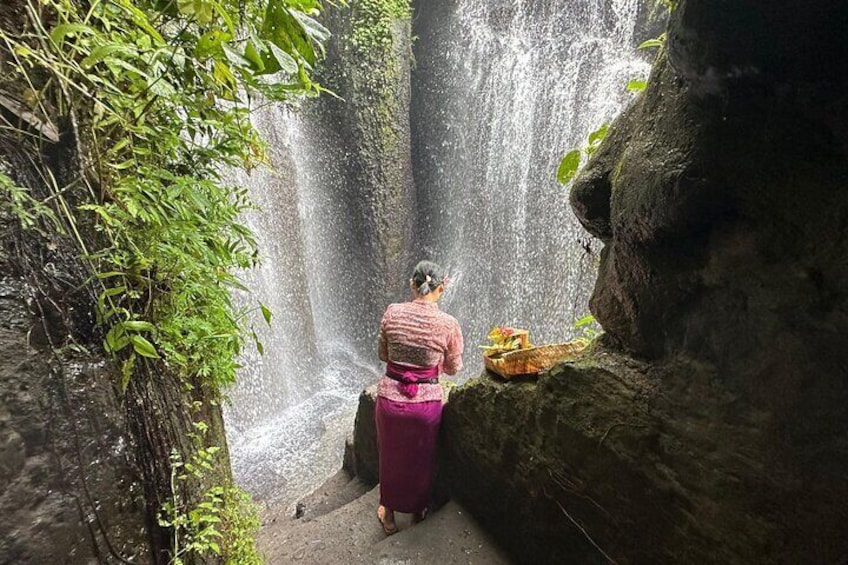 Beji Griya Waterfall Bali Spritual Holy Bath Experience 