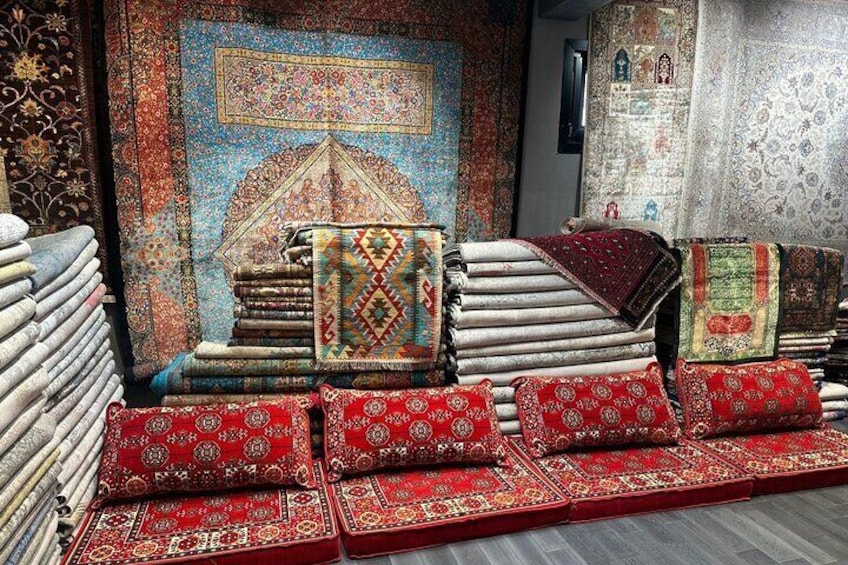 Rugs and Talks - Learn, Watch and Buy Rugs in Grand Bazaar