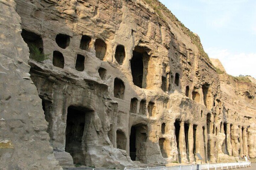 Private Day Tour of Shanxi's Hanging Temple and Yungang Grottoes