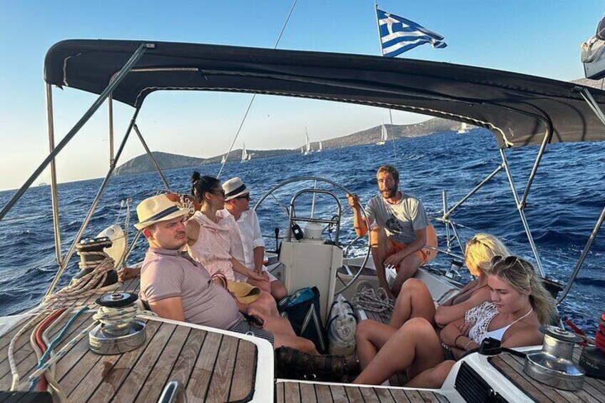 Private Sailing Cruise to Dia Island with Drinks and Meal