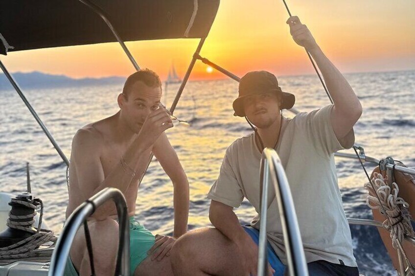 Private Sailing Cruise to Dia Island with Drinks and Meal