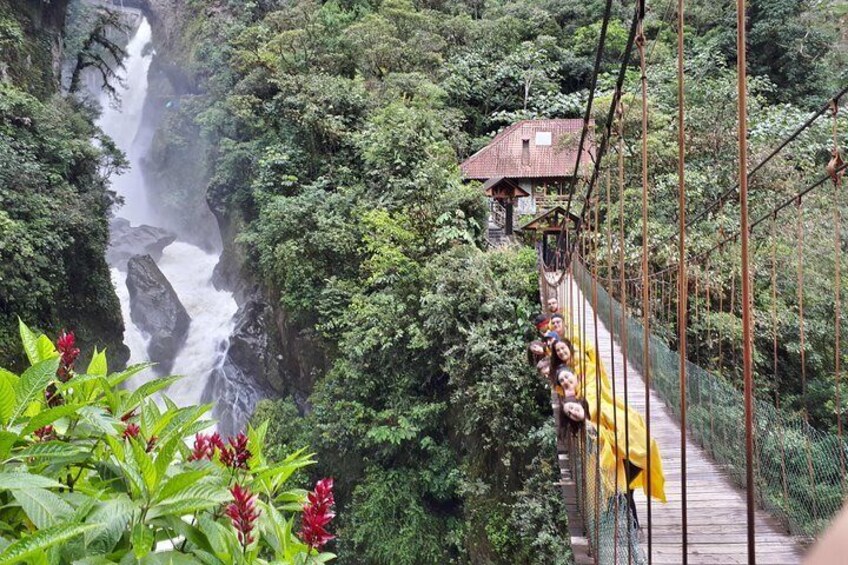 Traditional suspension bridge in Pailón del Diablo ....