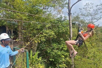 La Leona Waterfall: Tropical Hiking