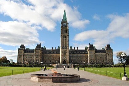 Romantic Walking Tour Through Ottawa