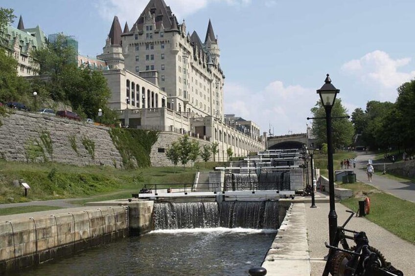 Romantic Walking Tour Through Ottawa