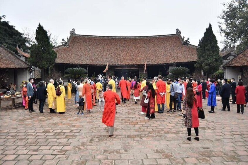 Duong Lam Ancient Village & Thay Pagoda Private Cultural Day Trip