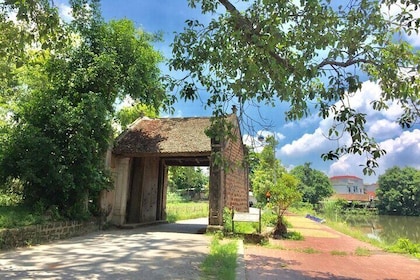 Duong Lam Ancient Village & Thay Pagoda Private Cultural Day Trip