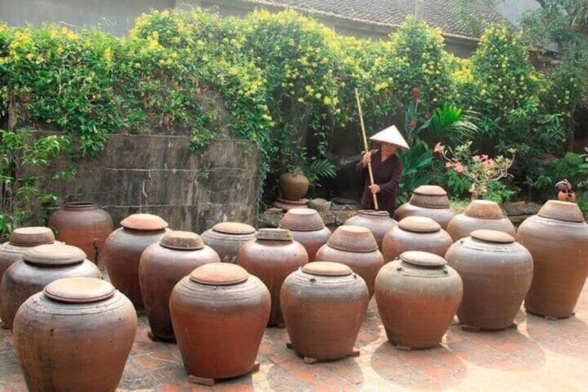 Duong Lam Ancient Village & Thay Pagoda Private Cultural Day Trip