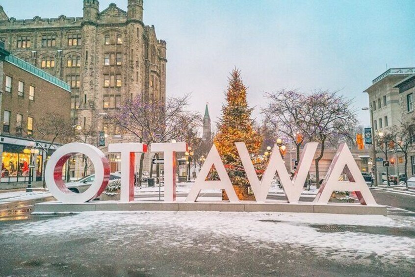 Experience Walking Christmas Tour in Magical Ottawa