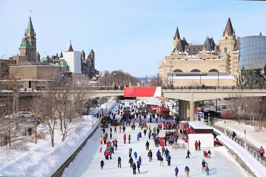 Experience Walking Christmas Tour in Magical Ottawa