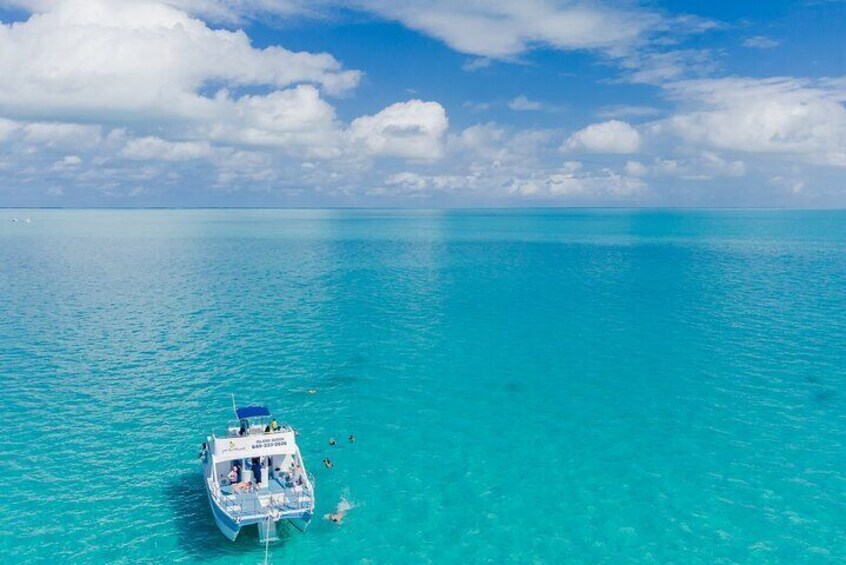 4 Hour Catamaran Group Tour in Turks and Caicos