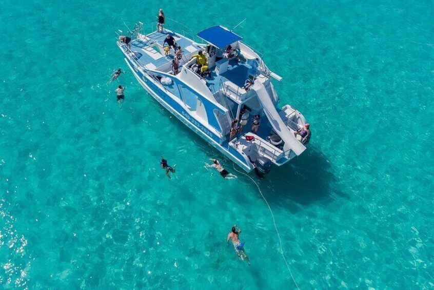 4 Hour Catamaran Group Tour in Turks and Caicos