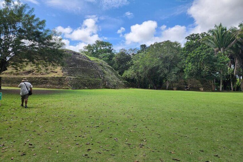 Xunantunich Mayan and Blue Hole Tour from Hopkins