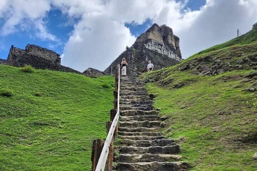Xunantunich Mayan and Blue Hole Tour from Hopkins