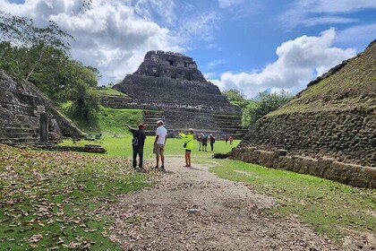 Xunantunich Mayan and Blue Hole Tour from Hopkins