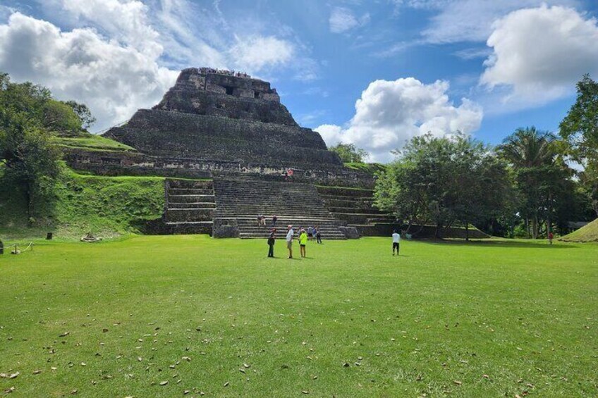 Xunantunich Mayan and Blue Hole Tour from Hopkins