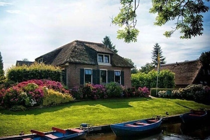 Private Tour to Giethoorn with Private Boat From Amsterdam