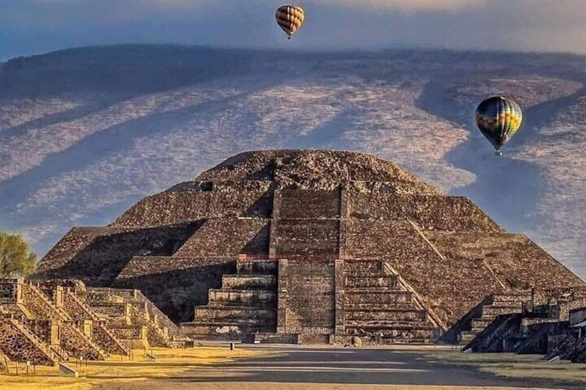 Private Tour in Teotihuacan with Chocolate Shop Visit