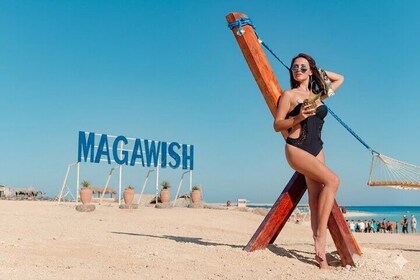 Barco privado a la isla de Magawish con almuerzo y traslado - Hurghada