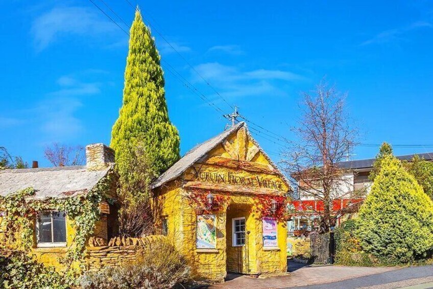 Yufuin is also famous for its delightful sweet shops, loved by many women. Enjoy the scenic beauty while indulging in delicious treats for a truly blissful experience!