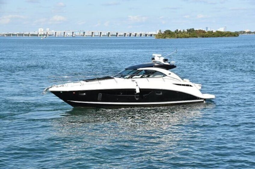 Private Sightseeing Yacht Tour in Miami Beach