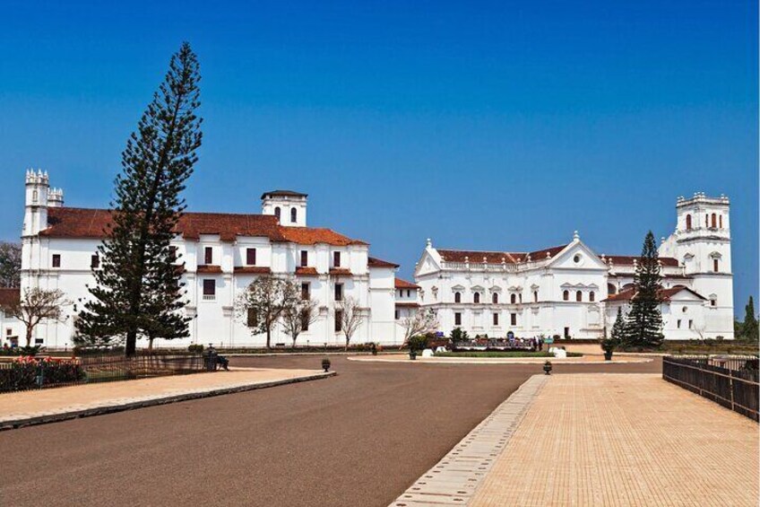 Iconic Sights of Goa on a Private Guided Tour by Car