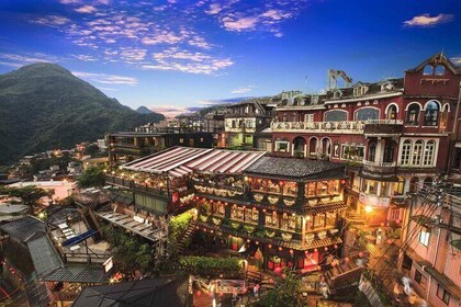 Houtong Cat Village, Shifen Sky Lantern and Jiufen Full Day Tour