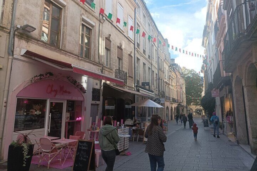 Private guided tour of Chalon-sur-Saône with an office guide!