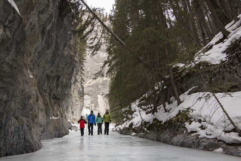 Winter Tour Grassi Lake and Grotto Canyon Icewalk from Calgary