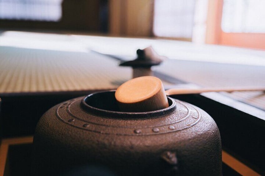 Kimono Tea Ceremony Experience at Kyoto Oritsuruya, Nishiki